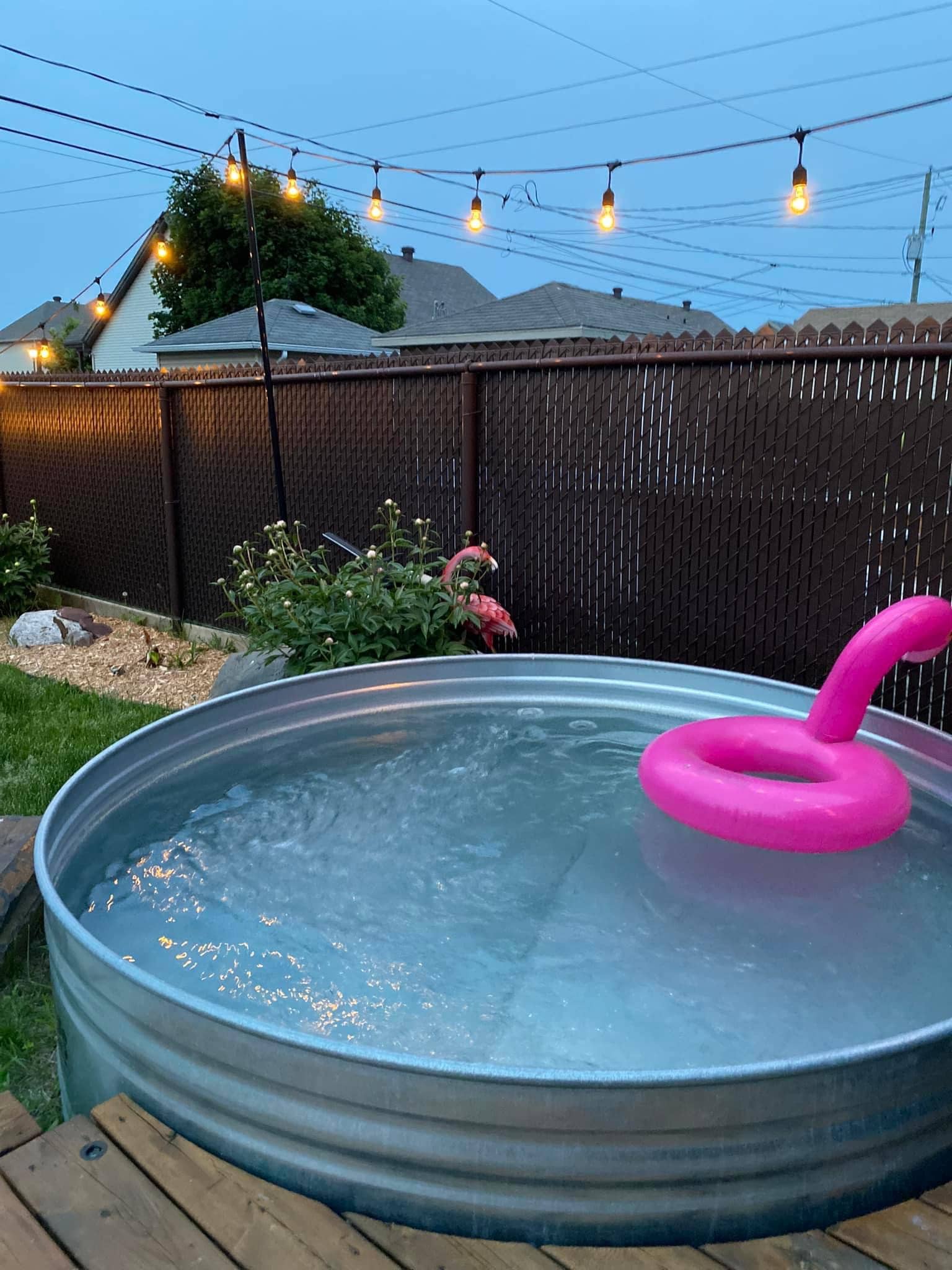 Stock Tank Pool Québec sur patio et balcon